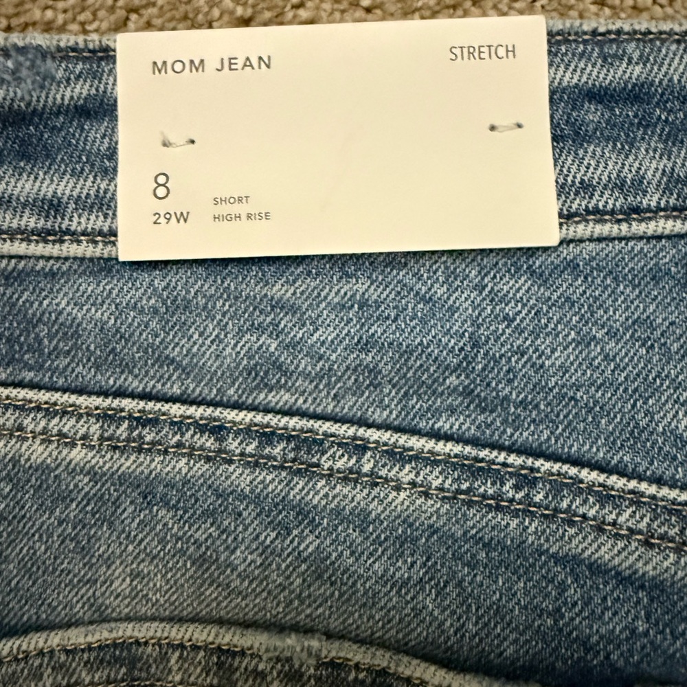 American Eagle Distressed Light Acid Washed Mom Jean -8 short - Picture 7 of 12